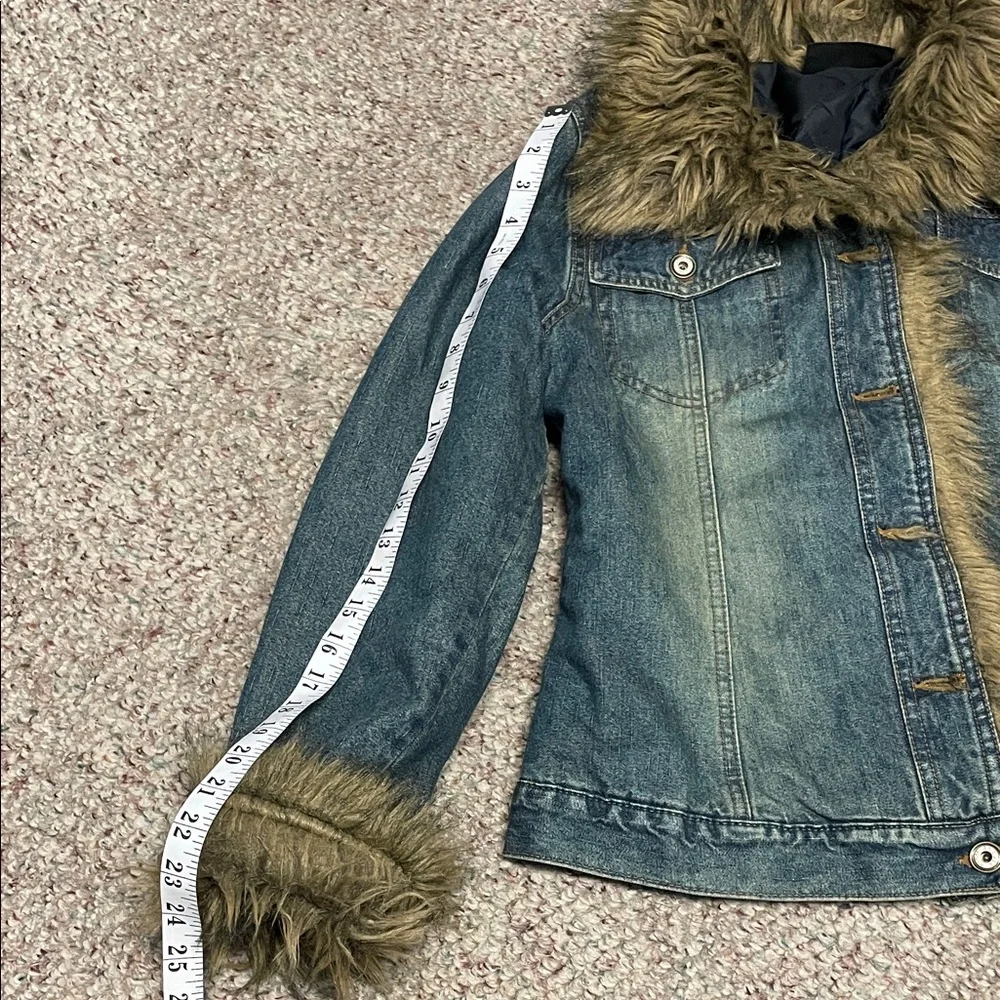Vibtage y2k Denim quilted Jacket with Faux Fur collar and cuff Trim - Picture 8 of 11